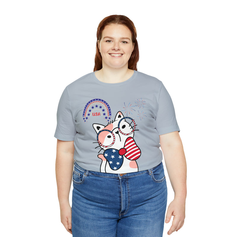 Cute Patriotic Cat Celebrating Freedom in the USA 4th of July Short Sleeve T-Shirt