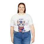 Cute Brave and Free Patriotic Cat on the 4th of July Short Sleeve T-Shirt