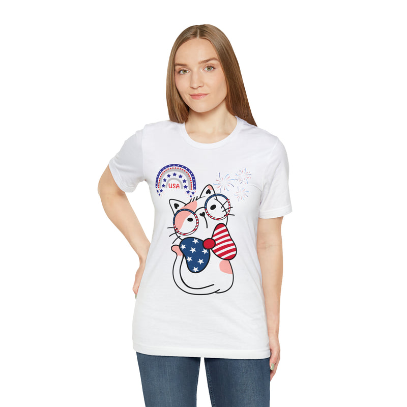 Cute Patriotic Cat Celebrating Freedom in the USA 4th of July Short Sleeve T-Shirt