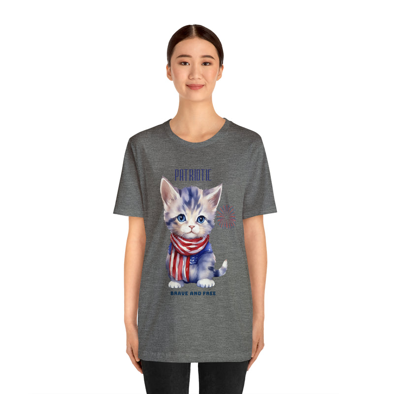 Cute Brave and Free Patriotic Cat on the 4th of July Short Sleeve T-Shirt