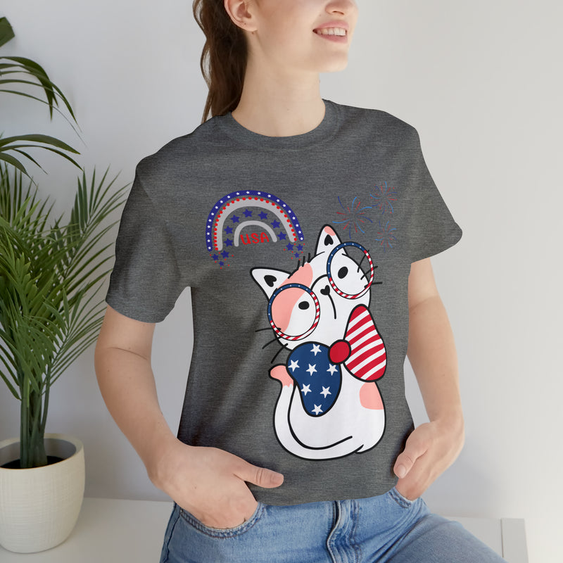 Cute Patriotic Cat Celebrating Freedom in the USA 4th of July Short Sleeve T-Shirt