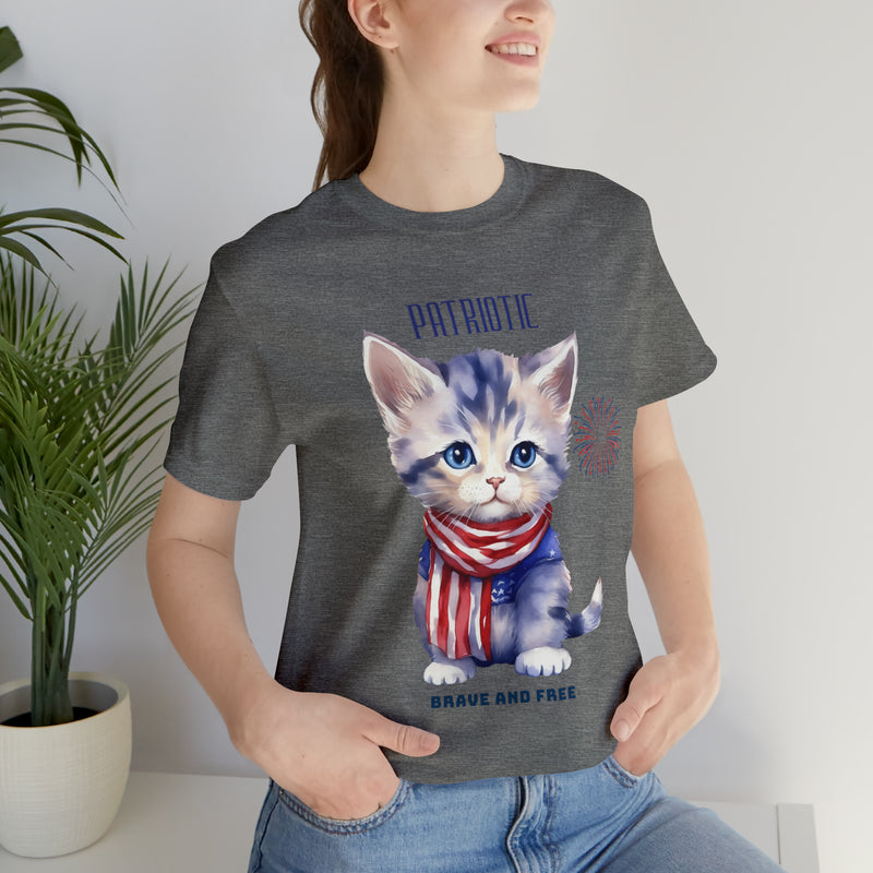 Cute Brave and Free Patriotic Cat on the 4th of July Short Sleeve T-Shirt