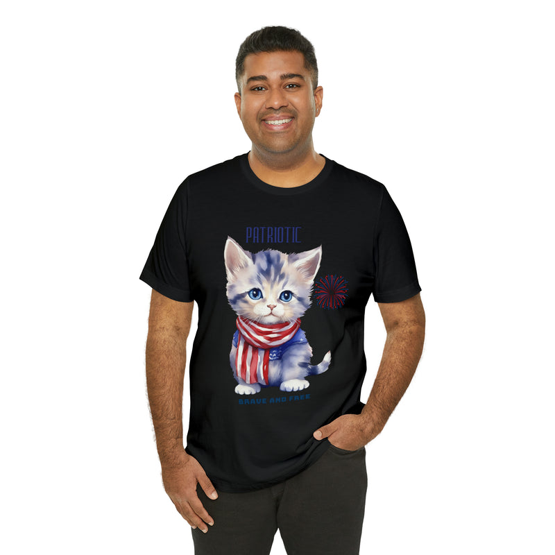 Cute Brave and Free Patriotic Cat on the 4th of July Short Sleeve T-Shirt