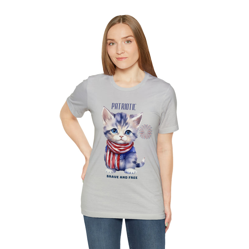 Cute Brave and Free Patriotic Cat on the 4th of July Short Sleeve T-Shirt