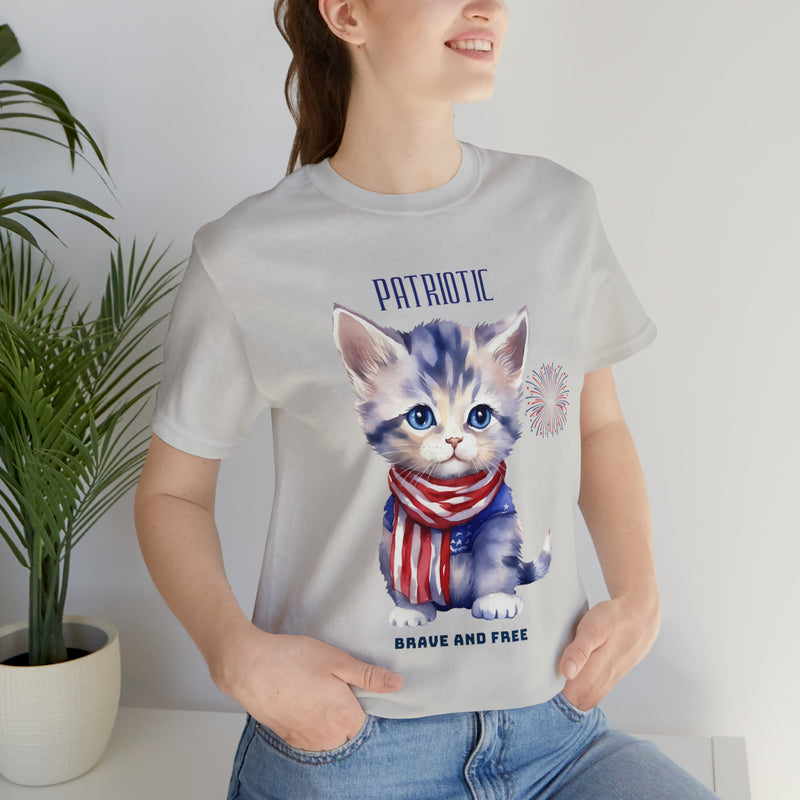 Cute Brave and Free Patriotic Cat on the 4th of July Short Sleeve T-Shirt